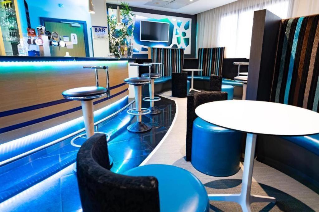 Saint Cloud Citea Access Dayuse Room -- 10 Minutes La Defense 20 Minutes Paris Parc Expo Екстер'єр фото
